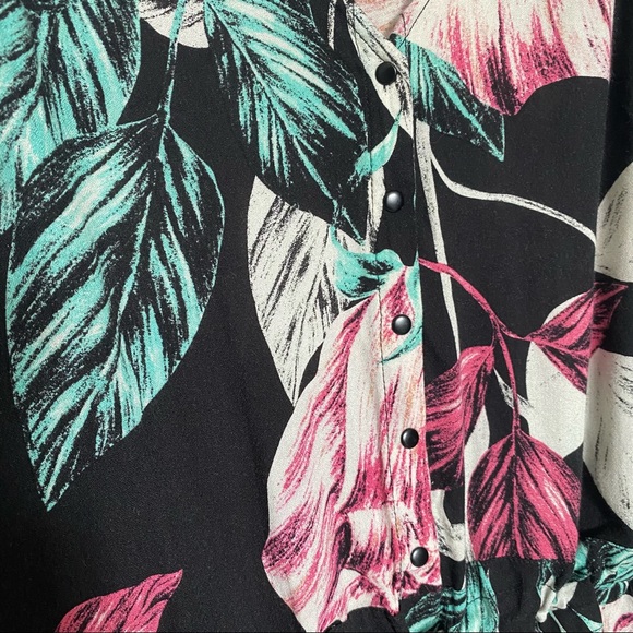 Kendall & Kylie // Floral Tie-Waist Romper - Picture 7 of 11